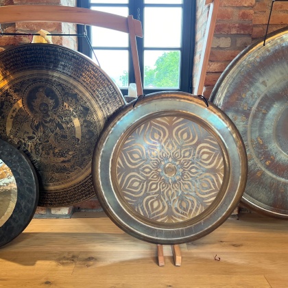 Tam Tam, Feng, Wom, Planeten, Buckel & Tempel Gongs