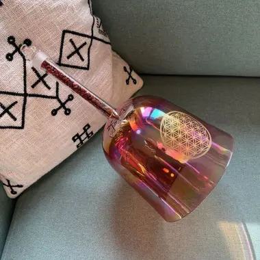 Alchemie Kristallklangkelch mit rotem Achat im Griff | C4 (+0) in 432 Hz