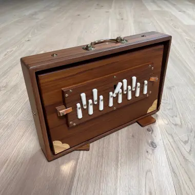 Teakholz Shruti Box | Mittel | Tonumfang C3–C4 wählbar in 440 Hz oder 432 Hz