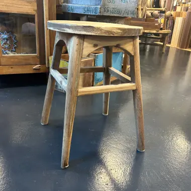 Hocker Lamok aus indischem Recyclingholz – handgefertigtes Unikat