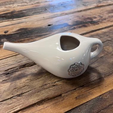 NetiPot aus Keramik mit OM-Symbol