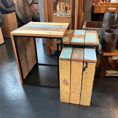 Trio-Tischlein aus Recyclingholz und Metall – vielseitiges Set