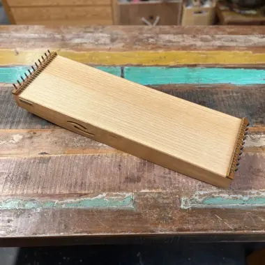 Monolini Monochord von feeltone in fünf Tonlagen C, D, F, G, A