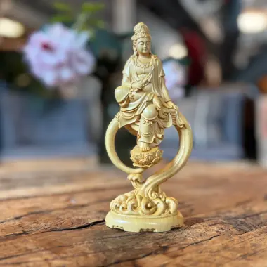 Kwan-Yin Göttinnenstatue aus Buchsbaumholz