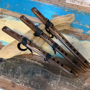 Gebetsflöte High Spirt Kestrel im hohen E und F# | Walnuss | für kleine Hände