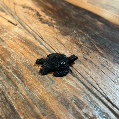 Totem schwarze Schildkröte aus Wasserbüffelhorn
