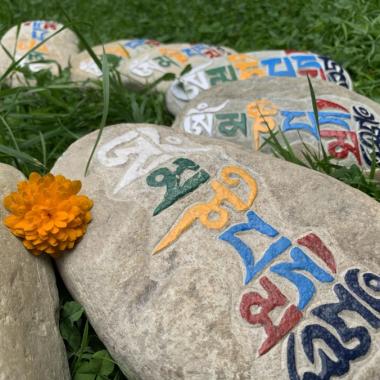 Mani Mantra Steine | 20 - 30 cm