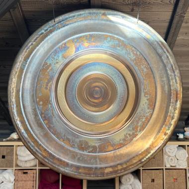 WOM KI Gong – Der Klang der inneren Weite | ø 140 cm | Edelstahl-Gong