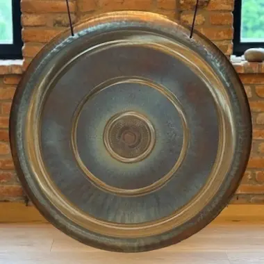 WOM KI Gong – Der Klang der inneren Weite | ø 90 cm | Edelstahl-Gong