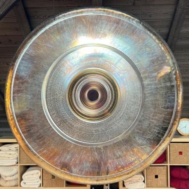 WOM KI Gong – Der Klang der inneren Weite | ø 150 cm | Edelstahl-Gong