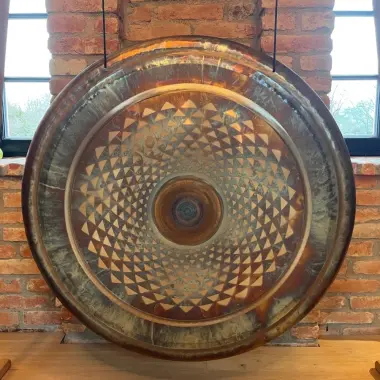 WOM KI Gong – Der Klang der inneren Weite | ø 110 cm | Edelstahl-Gong
