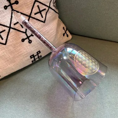 Alchemie Kristallklangkelch mit rotem Achat im Griff | F#4 (+0) in 432 Hz