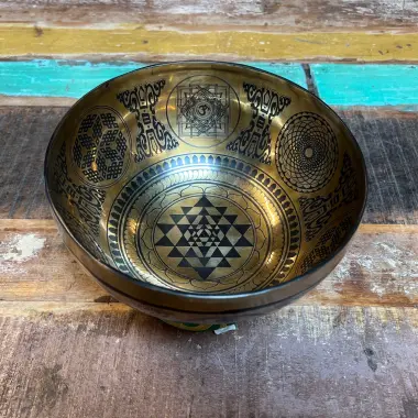 Klangschale mit Shri Yantra | ø 24 cm | Ton ~ A# / Bb | Sedna-Ton (121,51 Hz)