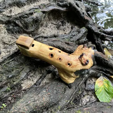 Okarina aus einem Aststück | A4 in 432 Hz | Aeolian Stimmung | ca. 20 cm