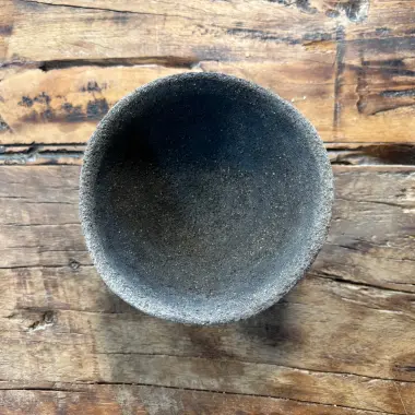 Räucherschale aus schwarzer Keramik