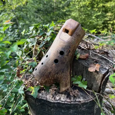 Okarina aus einem Aststück | C4 in 432 Hz | Pentatonische Stimmung | ca. 19 cm