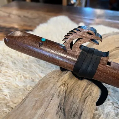 Die neue Sparrow Hawk Flöte in A-Moll | Walnussholz | mit Türkisen | 48 cm