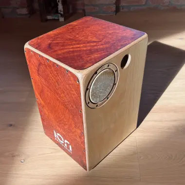 Cajon – Duo Vavona | ION Percussion | flammende Struktur