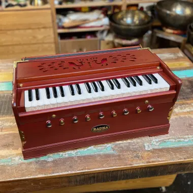 "Radha" Harmonium mit 3¼ Oktaven | Zedernholz Edition | 440 Hz