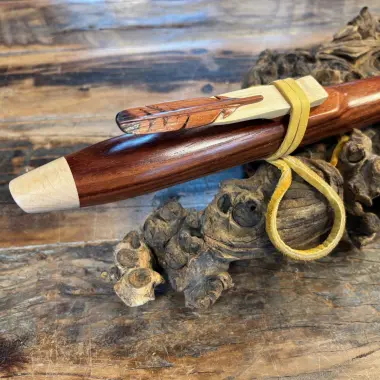 Gebetsflöte in E♭-Moll | Feder Windblock | Padouk | Miguel Medina